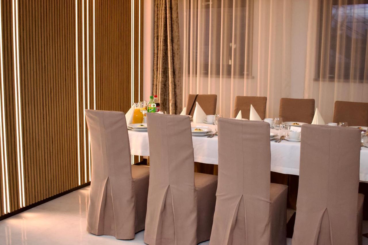 Hotel Lazur Spa & Conference Kalisz  Bagian luar foto