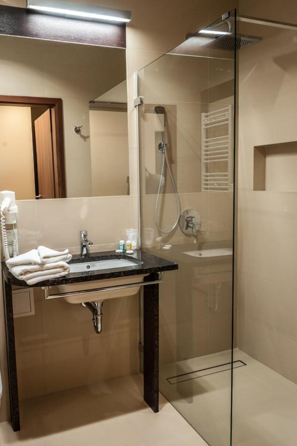 Hotel Lazur Spa & Conference Kalisz  Bagian luar foto